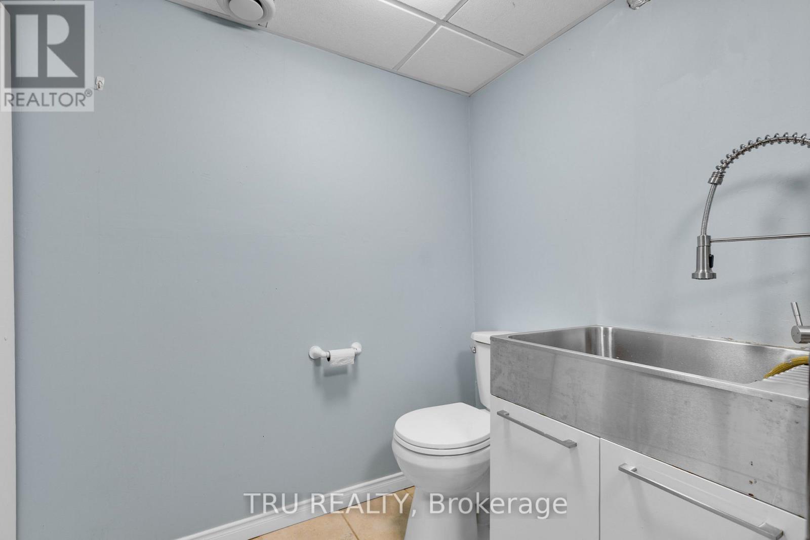 Photo 32 of 715 Mooneys Bay Place, Ottawa ON