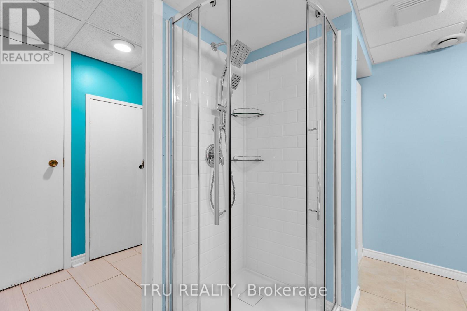 Photo 33 of 715 Mooneys Bay Place, Ottawa ON