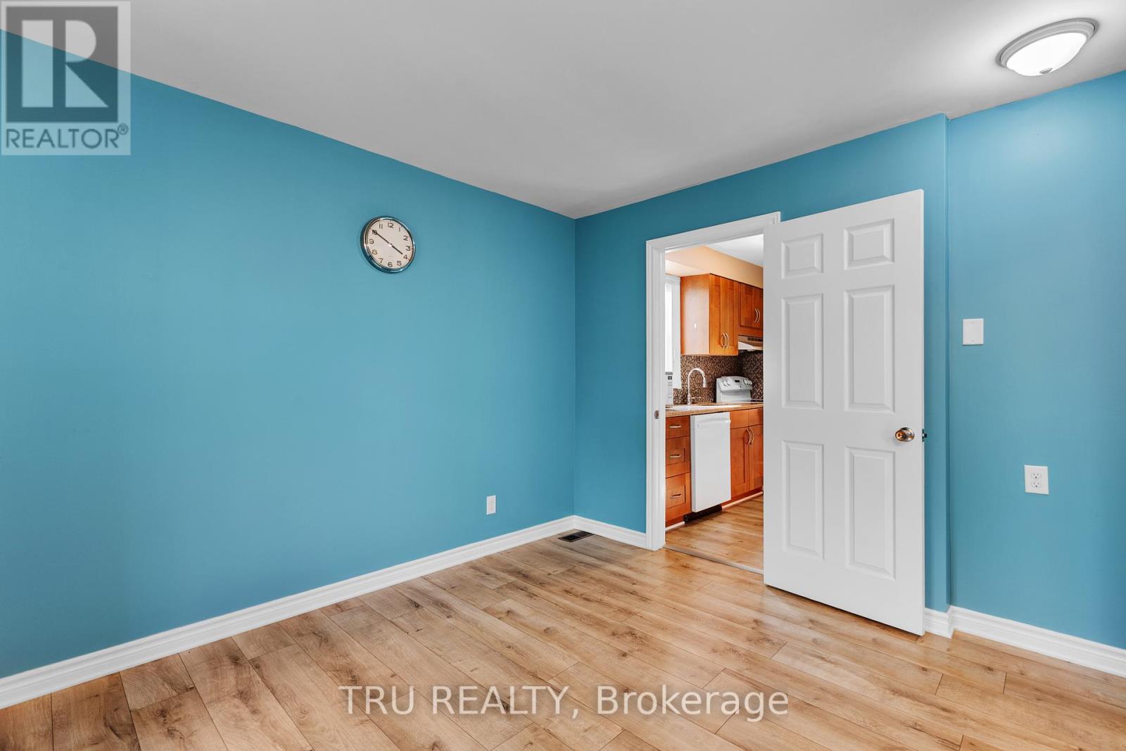 Photo 6 of 715 Mooneys Bay Place, Ottawa ON