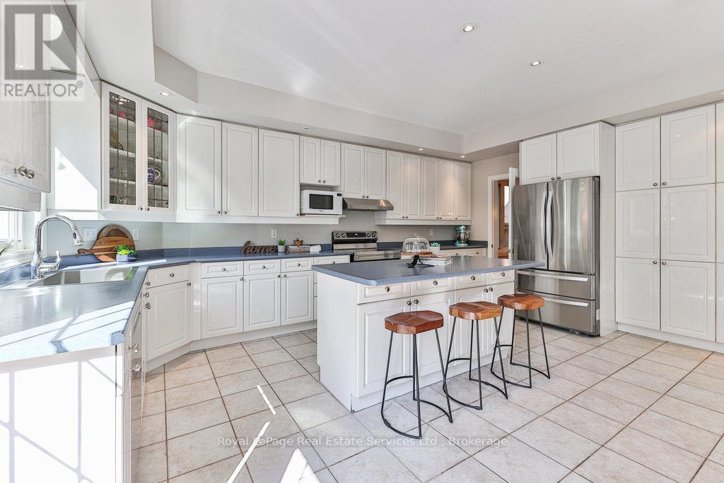 Photo 35 of 1688 Glenvista Drive, Oakville ON