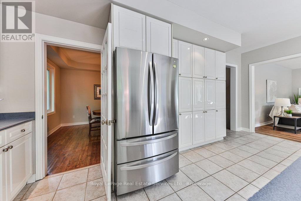 Photo 14 of 1688 Glenvista Drive, Oakville ON
