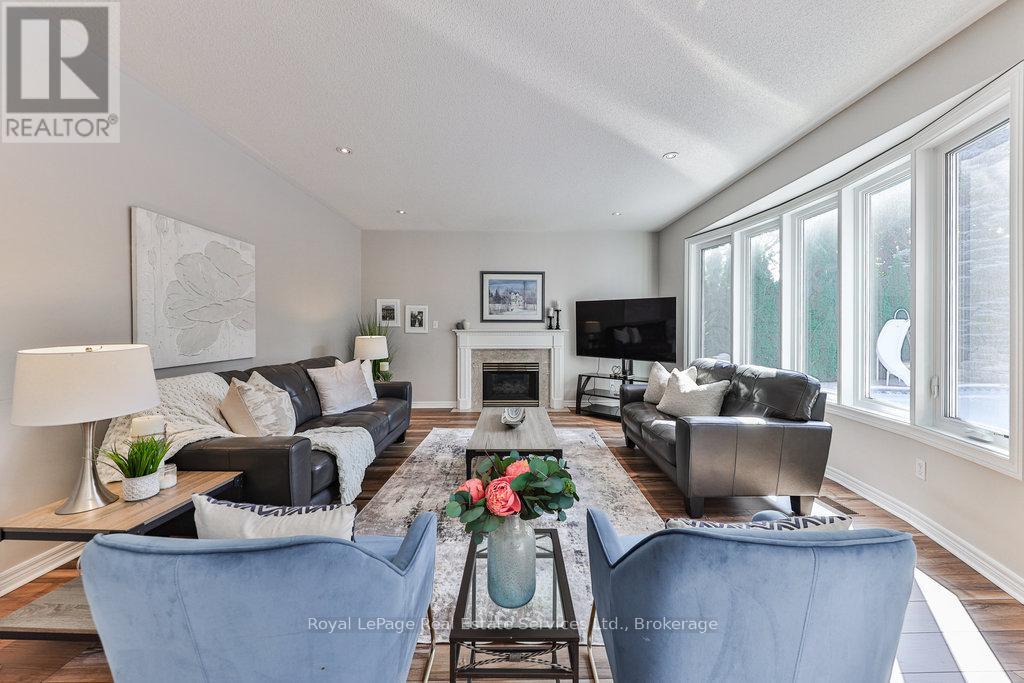 Photo 37 of 1688 Glenvista Drive, Oakville ON