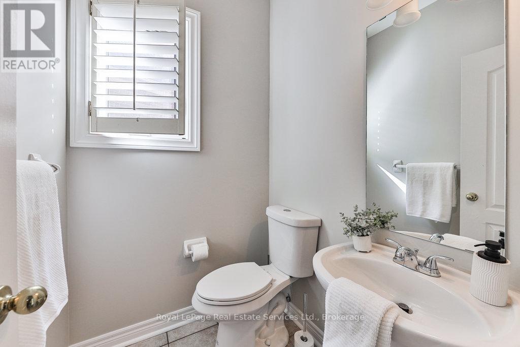 Photo 34 of 1688 Glenvista Drive, Oakville ON