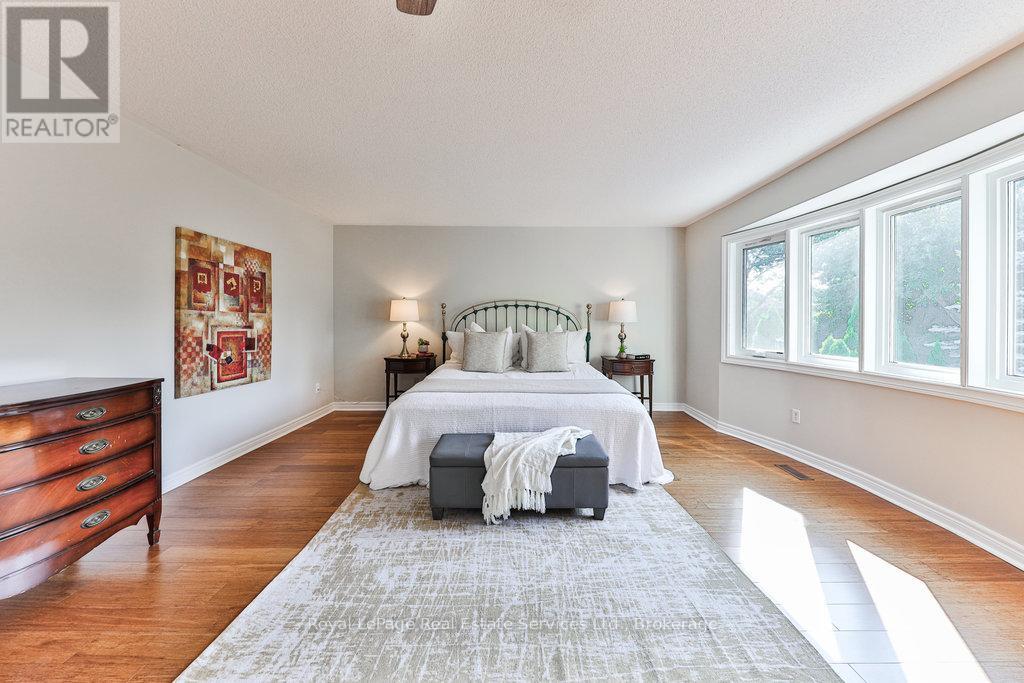 Photo 19 of 1688 Glenvista Drive, Oakville ON