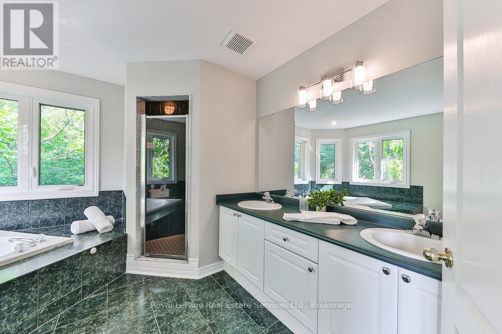 Photo 13 of 1688 Glenvista Drive, Oakville ON