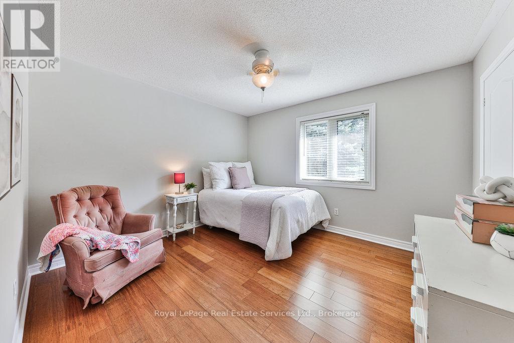 Photo 2 of 1688 Glenvista Drive, Oakville ON