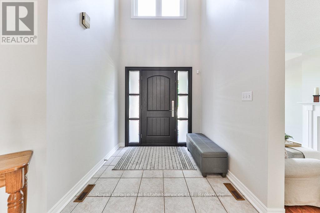 Photo 5 of 1688 Glenvista Drive, Oakville ON
