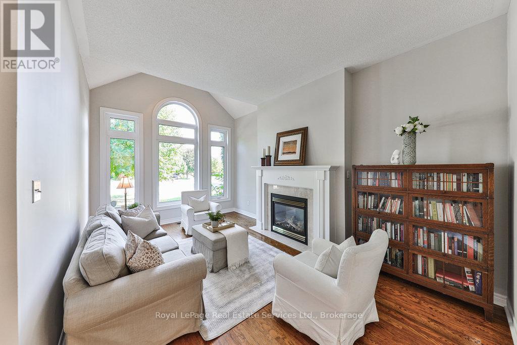 Photo 12 of 1688 Glenvista Drive, Oakville ON