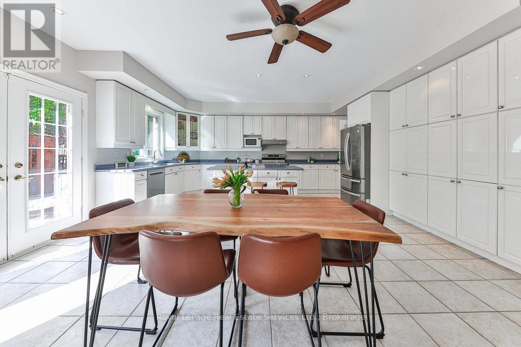 Photo 33 of 1688 Glenvista Drive, Oakville ON