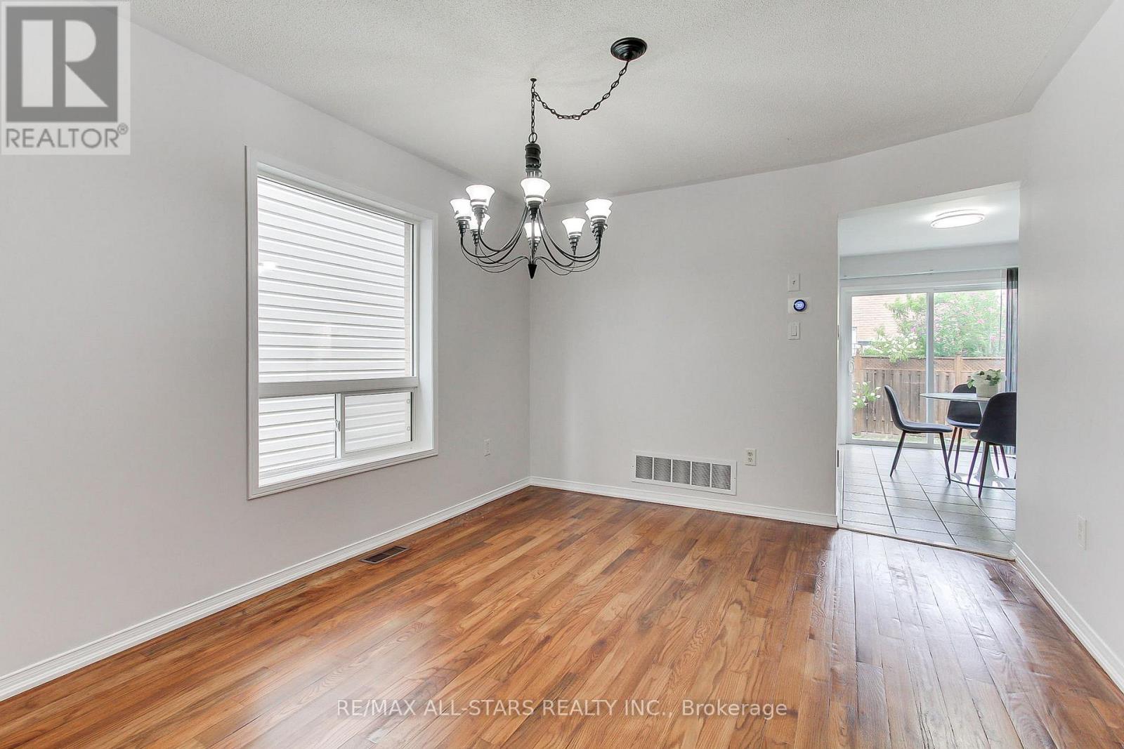 Photo 13 of 85 Handley Crescent, Ajax ON