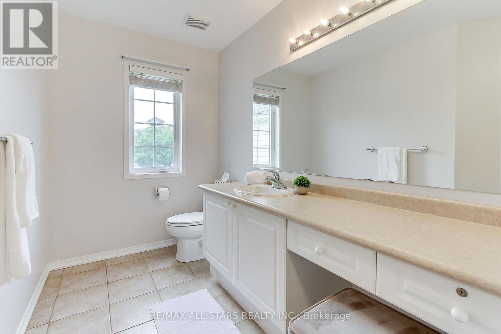 Photo 33 of 85 Handley Crescent, Ajax ON
