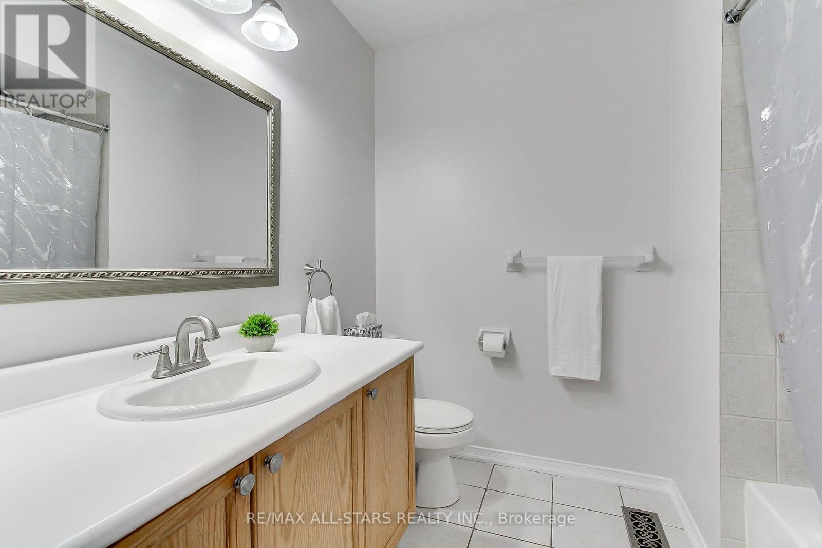 Photo 37 of 85 Handley Crescent, Ajax ON