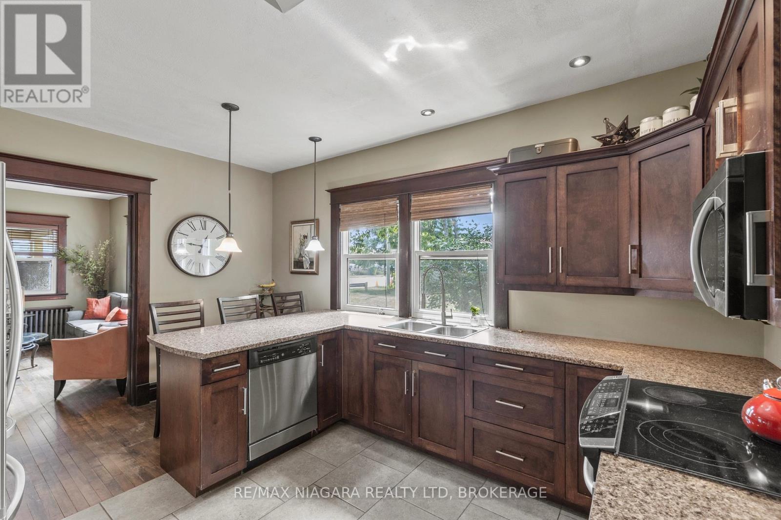 Photo 10 of 402 King Street, Port Colborne ON