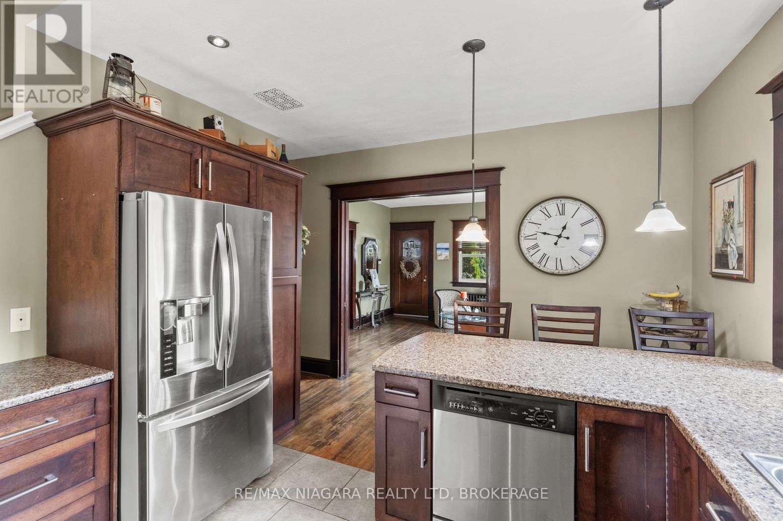 Photo 11 of 402 King Street, Port Colborne ON