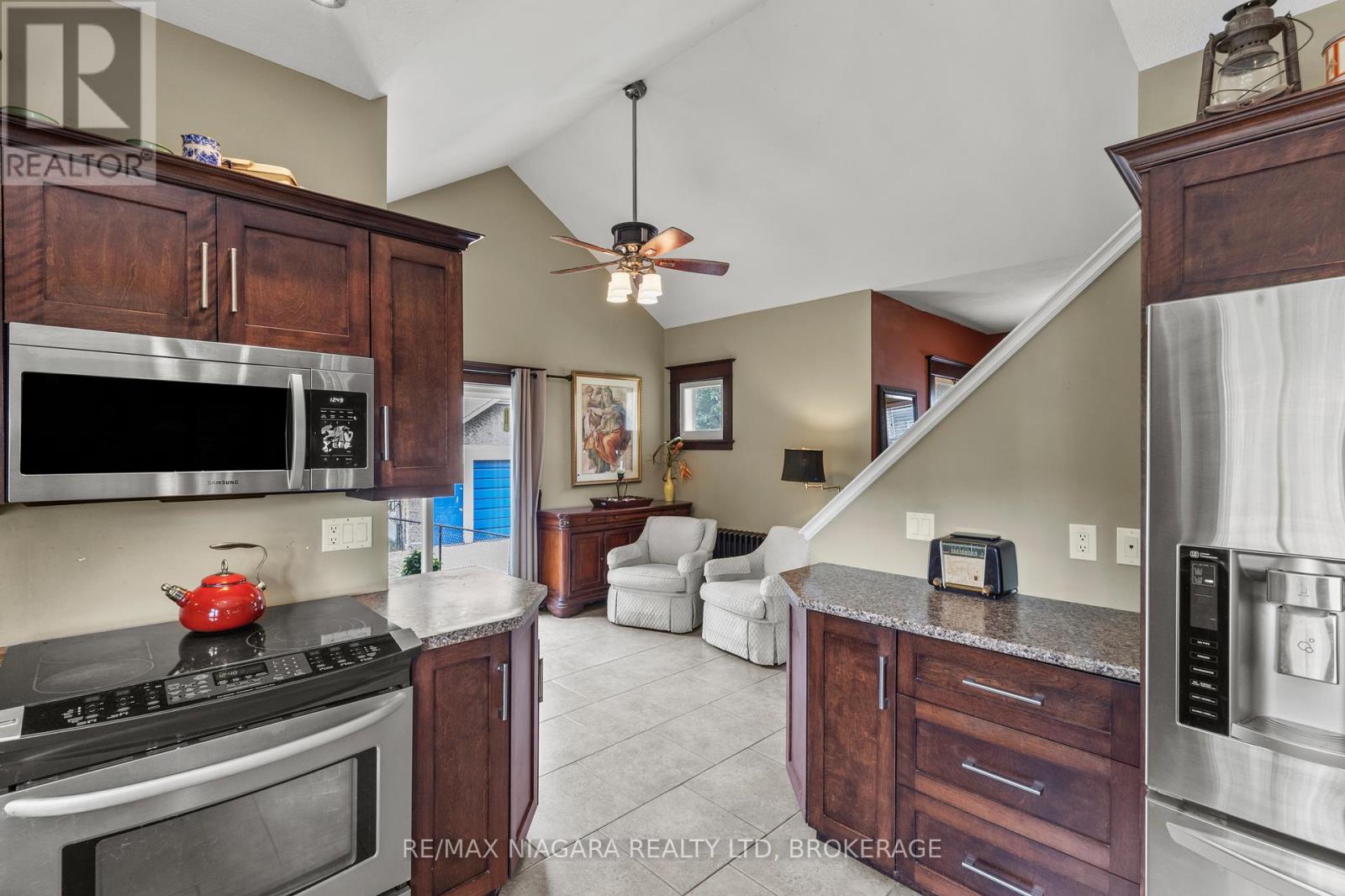 Photo 12 of 402 King Street, Port Colborne ON
