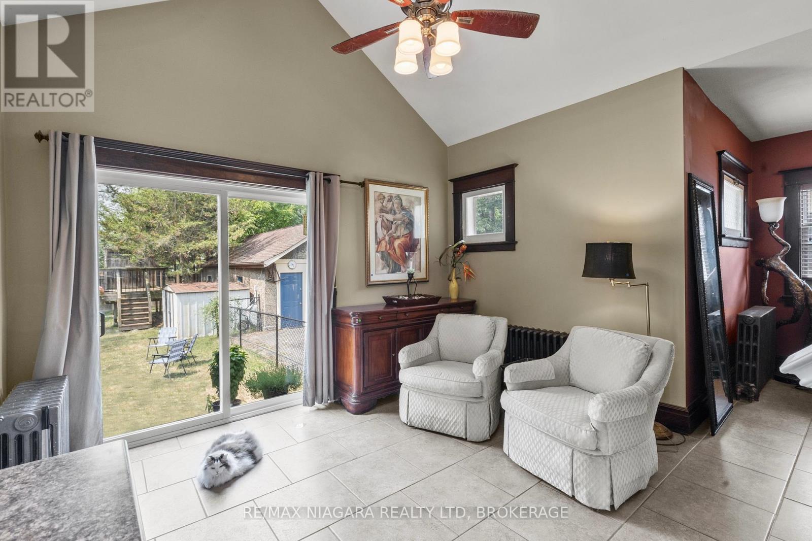 Photo 13 of 402 King Street, Port Colborne ON