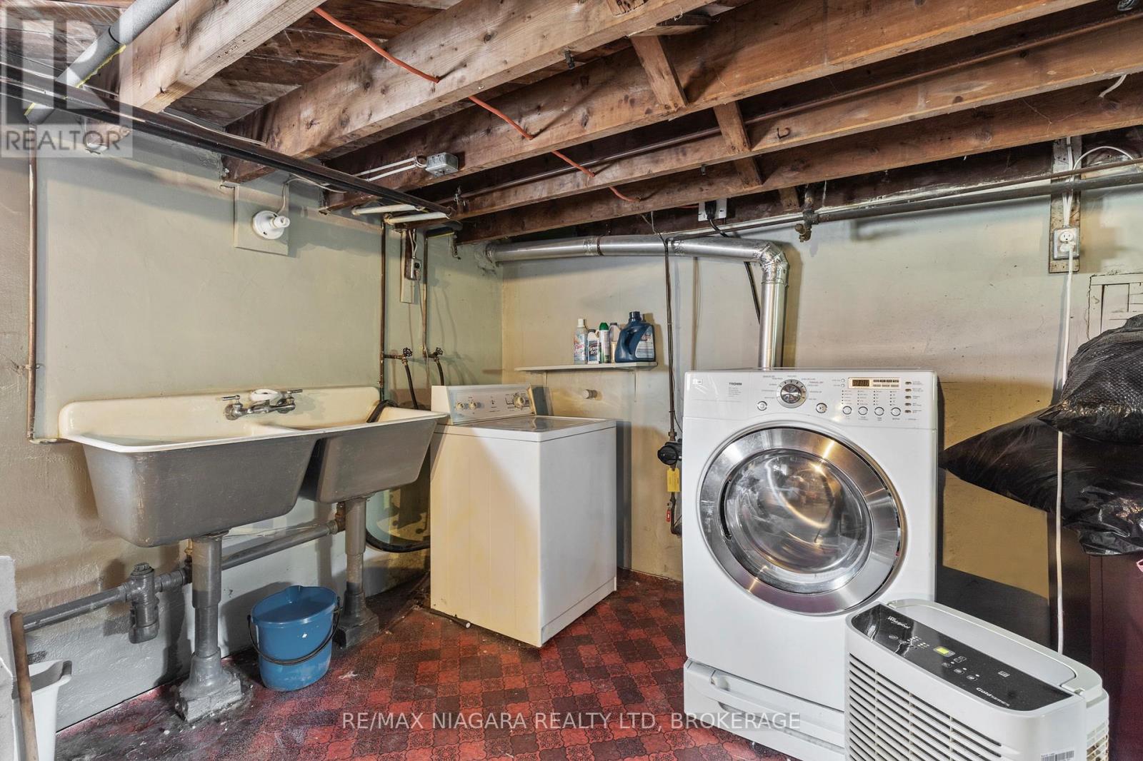 Photo 24 of 402 King Street, Port Colborne ON