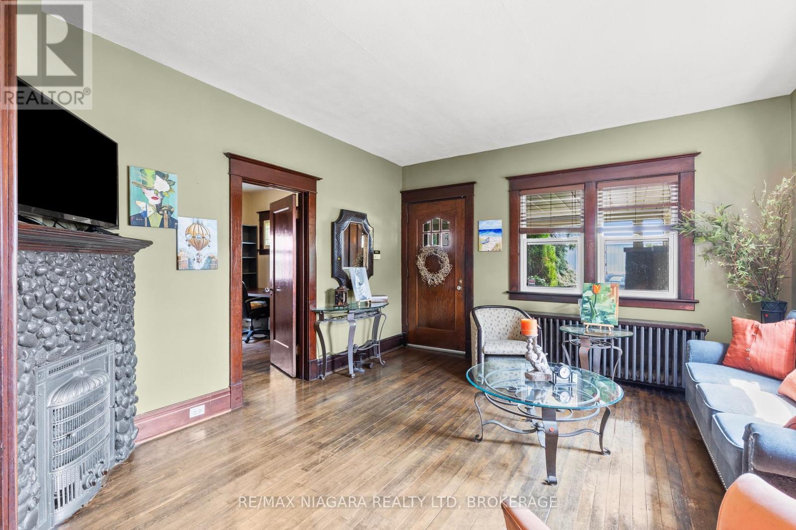 Photo 6 of 402 King Street, Port Colborne ON