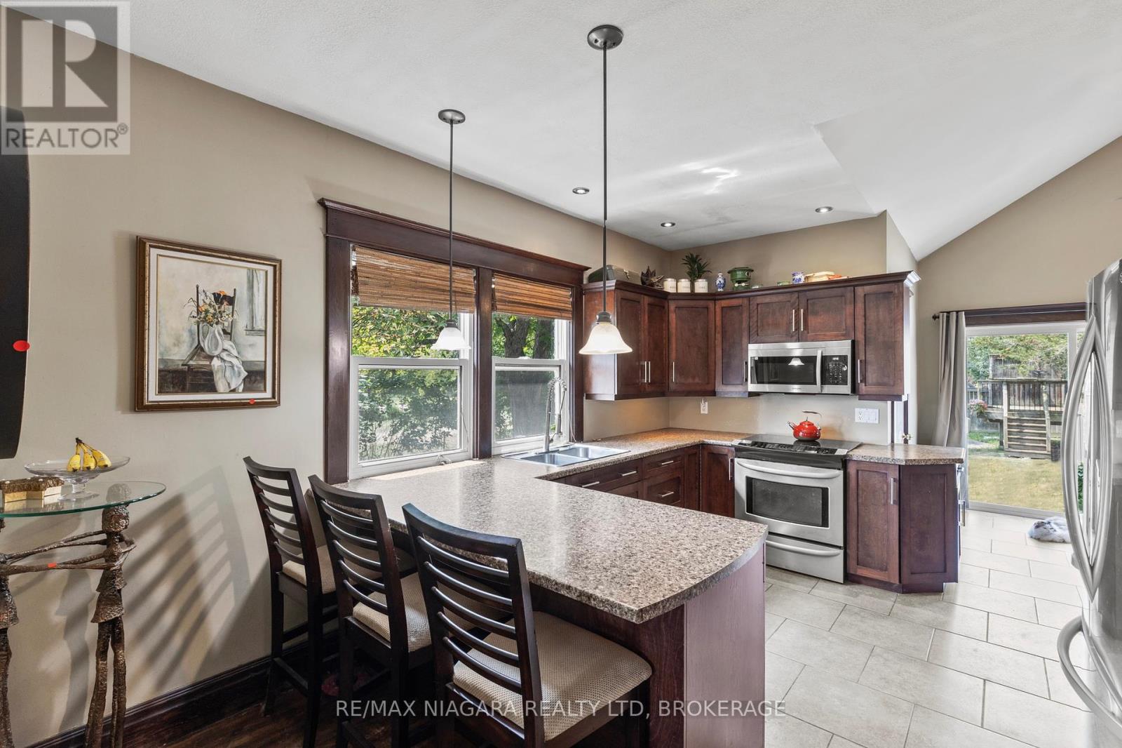 Photo 9 of 402 King Street, Port Colborne ON