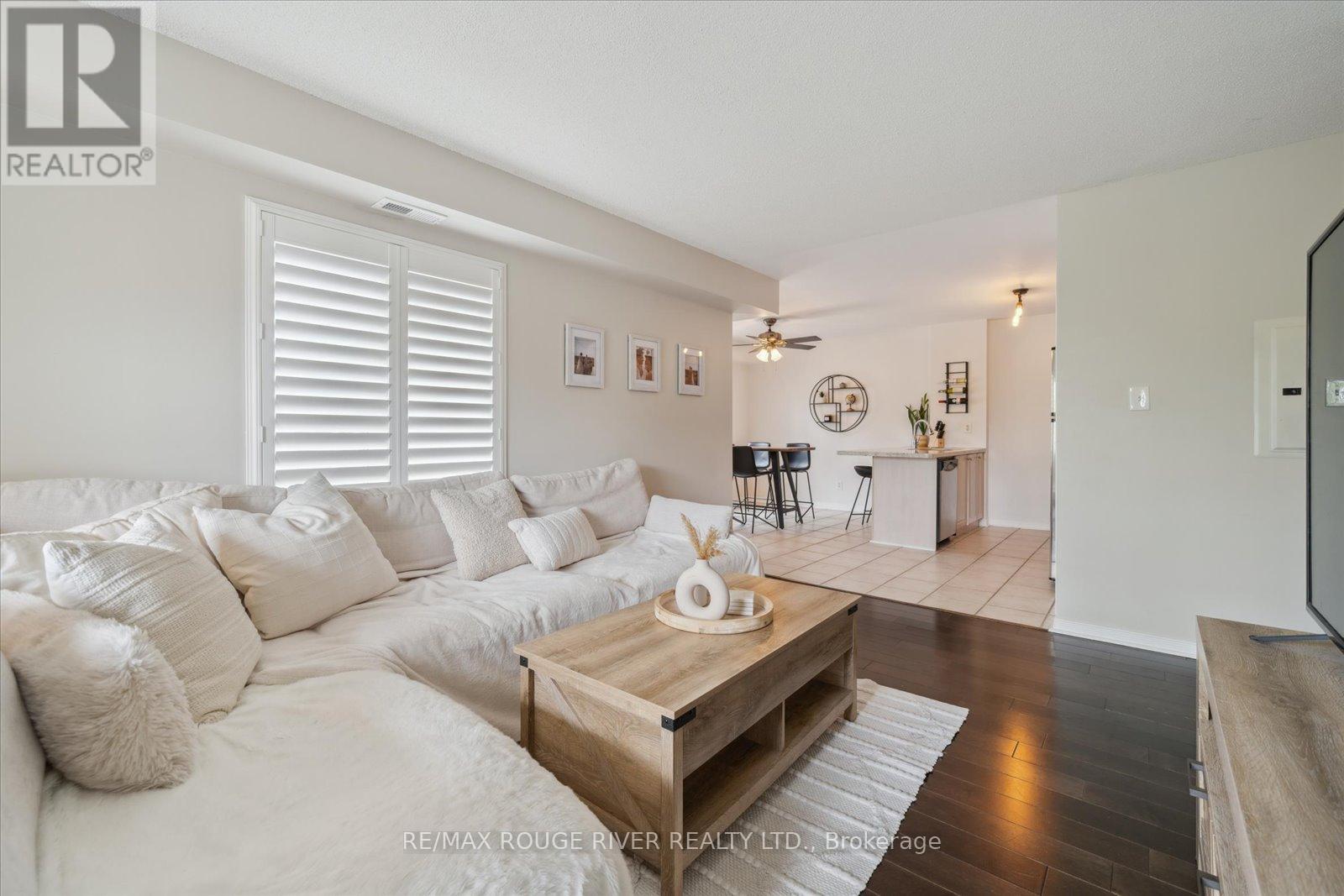 Photo 10 of 212 102 Aspen Springs Drive, Clarington ON