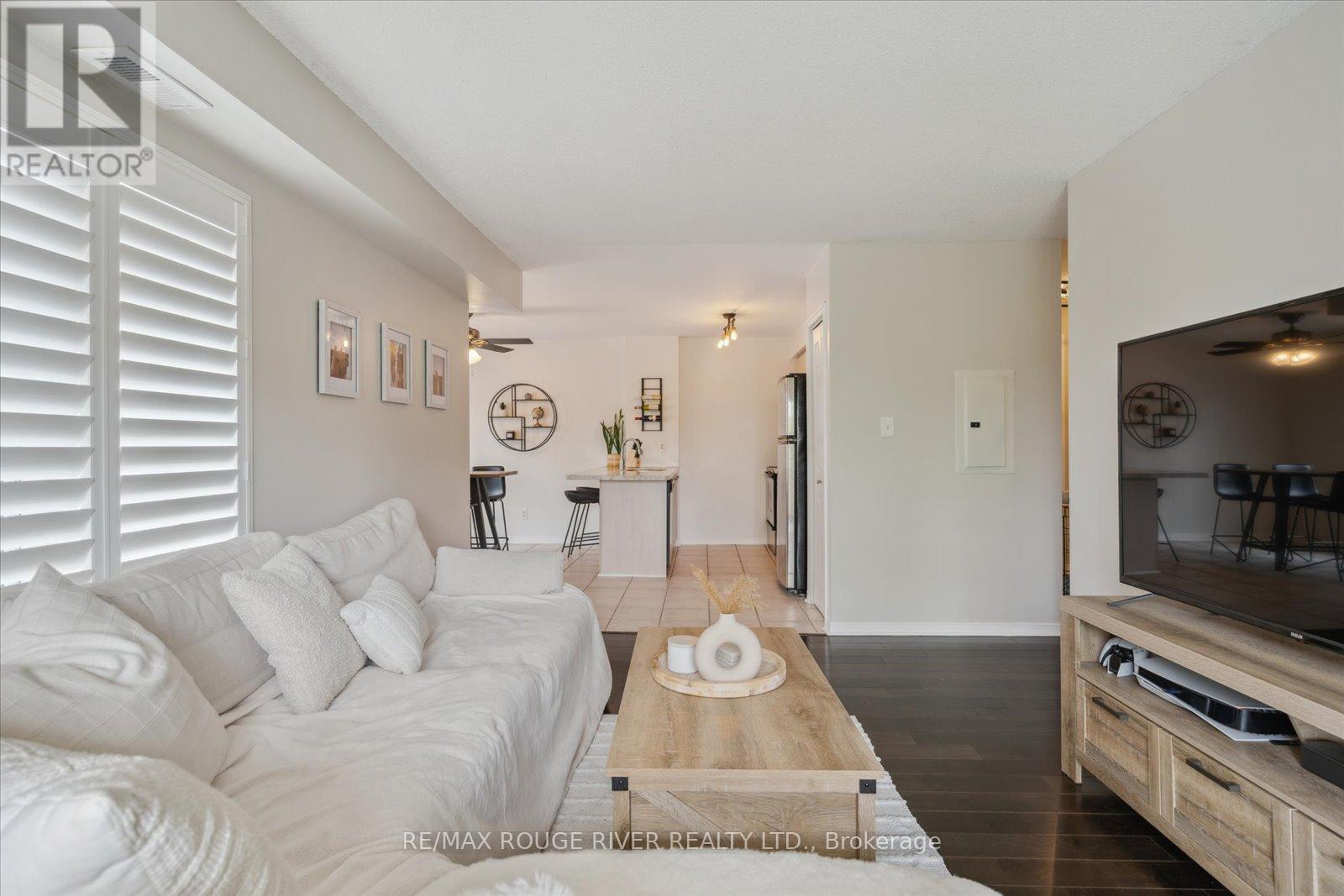 Photo 11 of 212 102 Aspen Springs Drive, Clarington ON