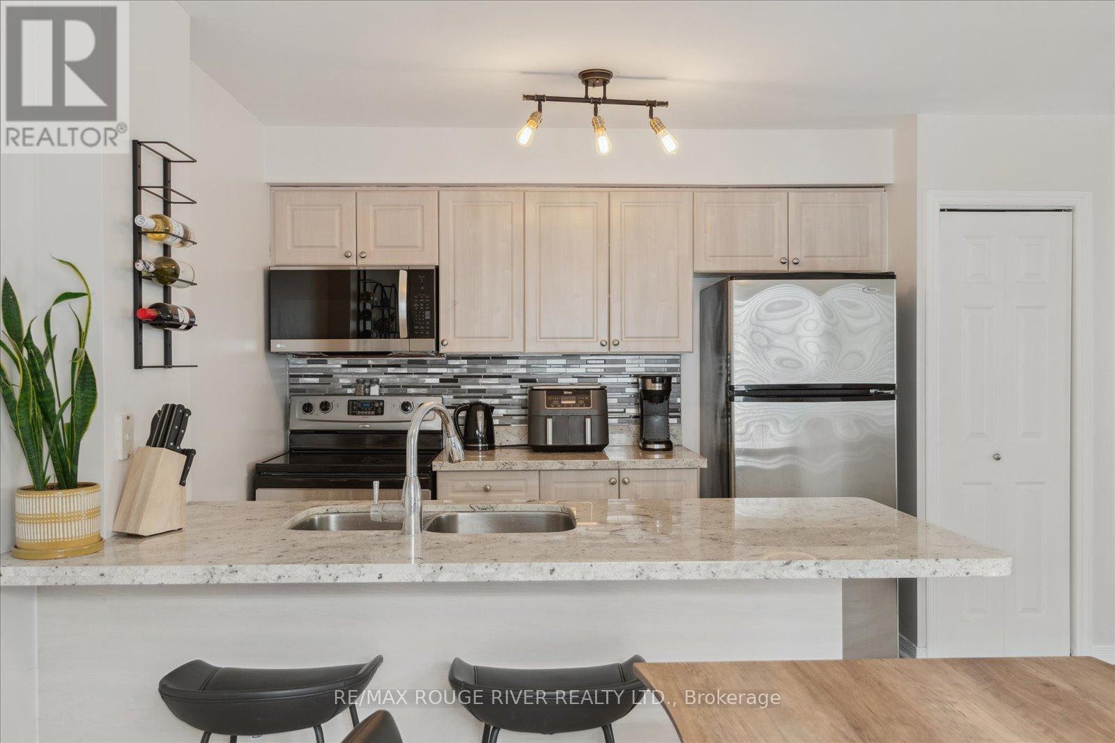 Photo 17 of 212 102 Aspen Springs Drive, Clarington ON