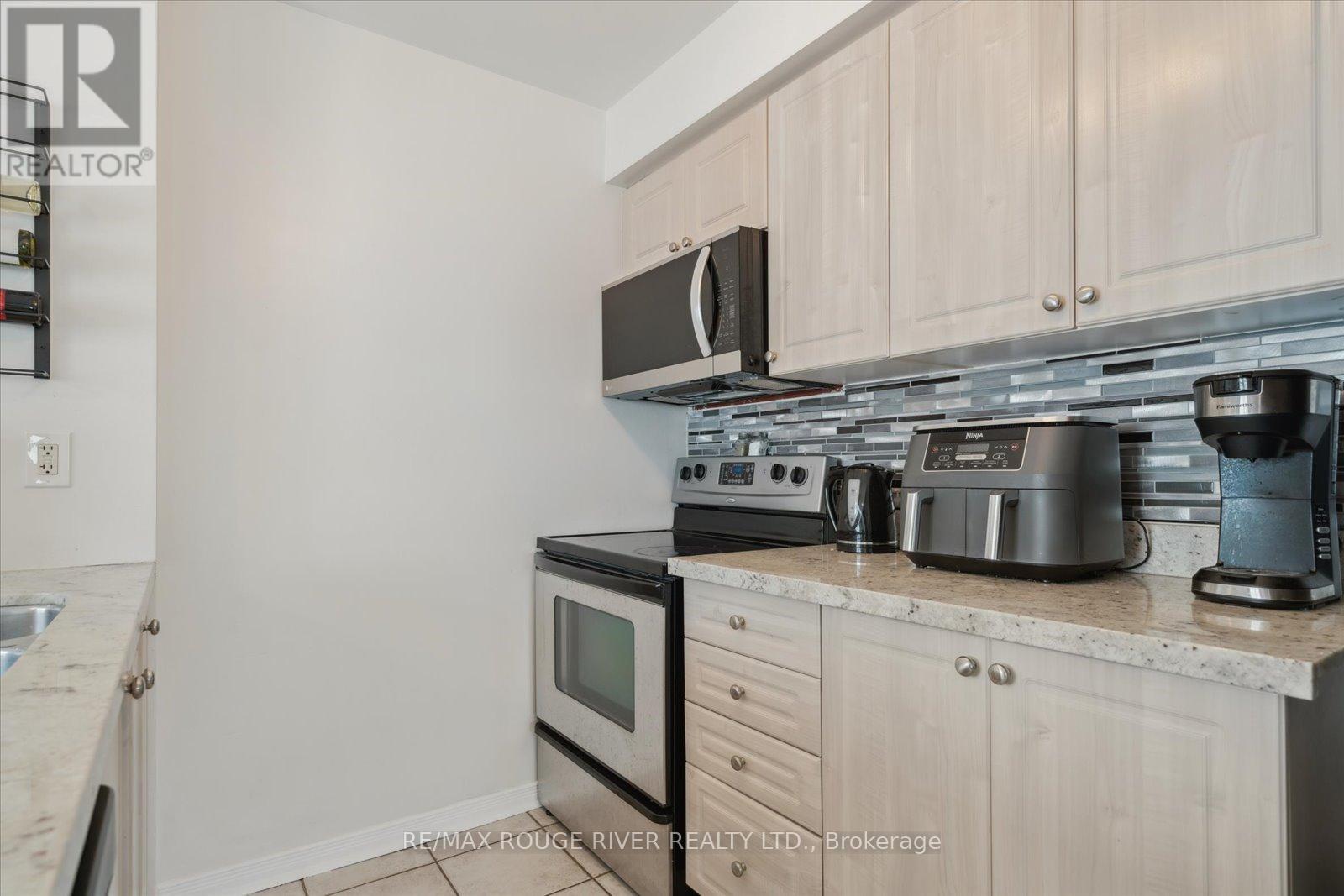 Photo 18 of 212 102 Aspen Springs Drive, Clarington ON