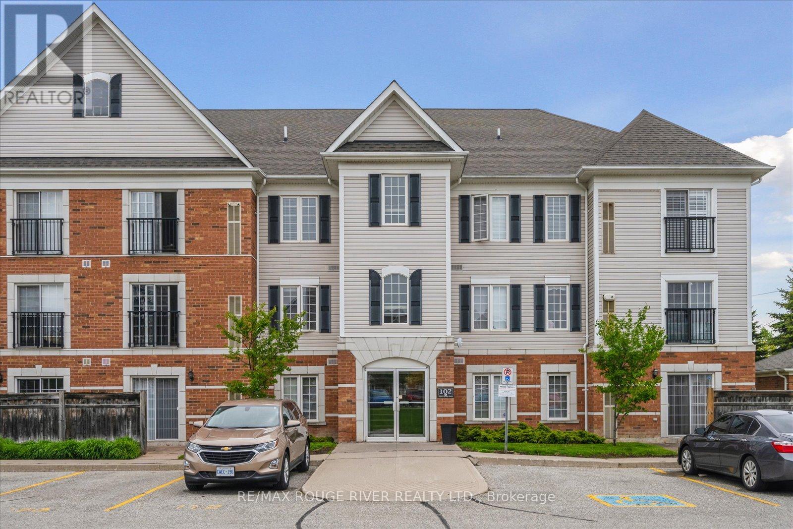 Photo 3 of 212 102 Aspen Springs Drive, Clarington ON