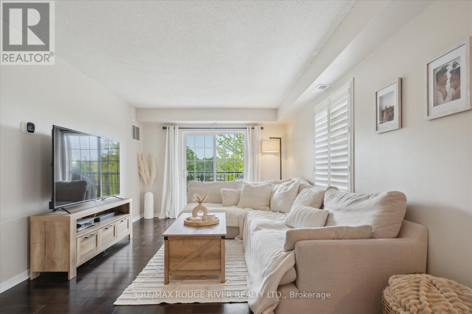 Photo 7 of 212 102 Aspen Springs Drive, Clarington ON