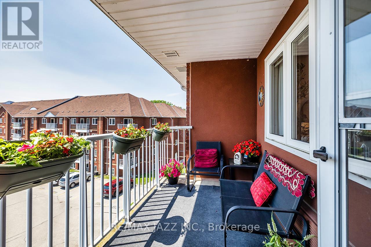 Photo 6 of 411 195 Lake Driveway W, Ajax ON