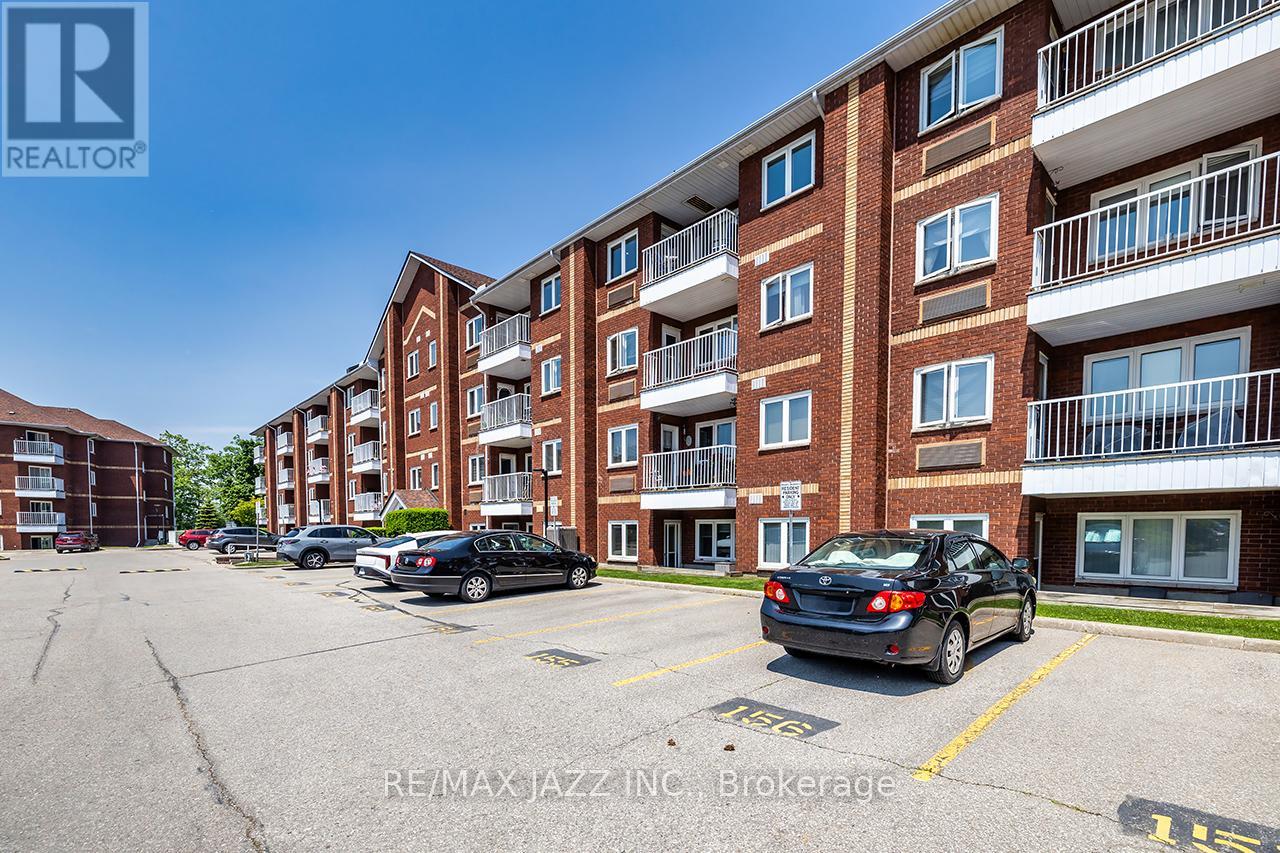 Photo 4 of 411 195 Lake Driveway W, Ajax ON