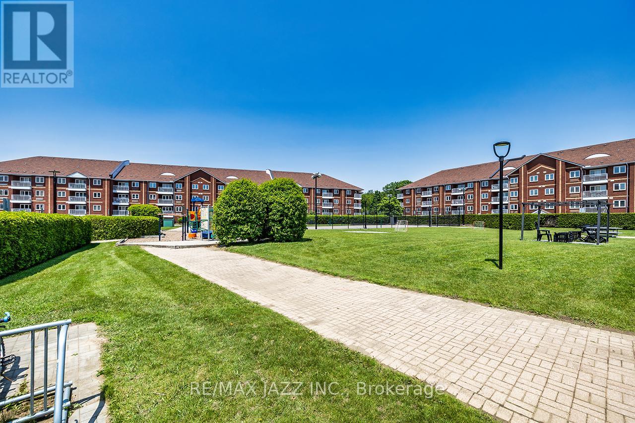 Photo 9 of 411 195 Lake Driveway W, Ajax ON