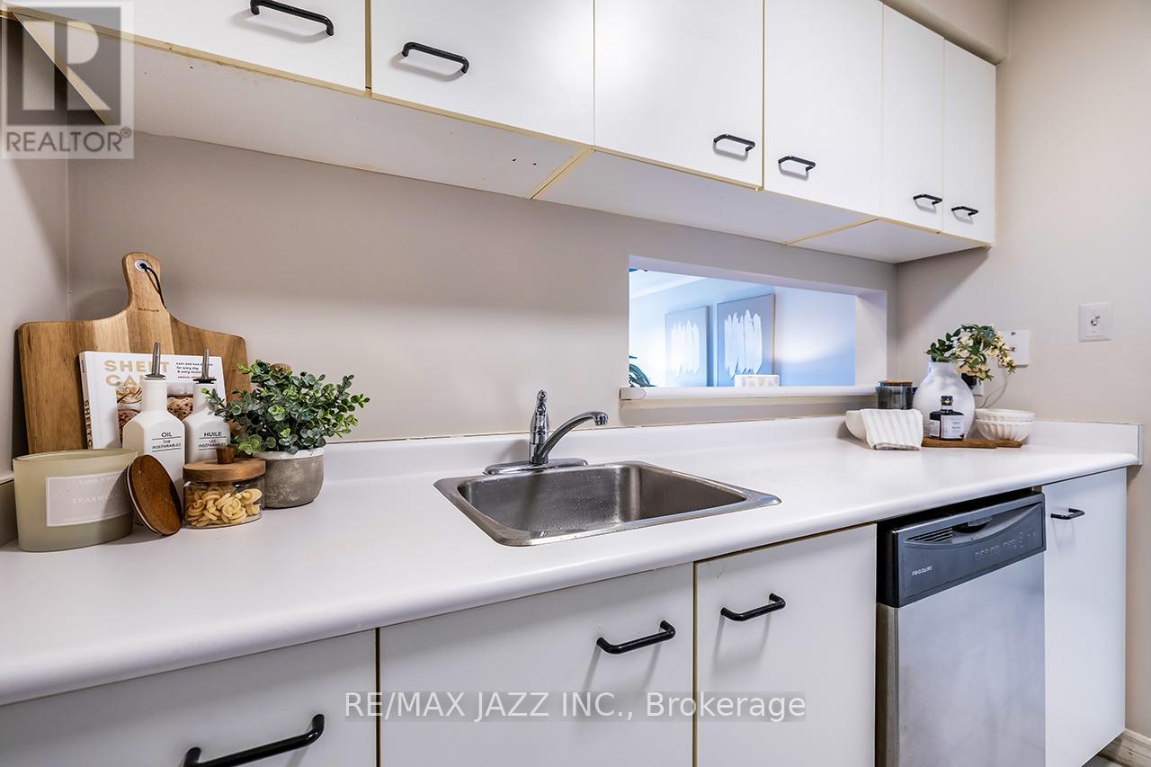 Photo 19 of 411 195 Lake Driveway W, Ajax ON