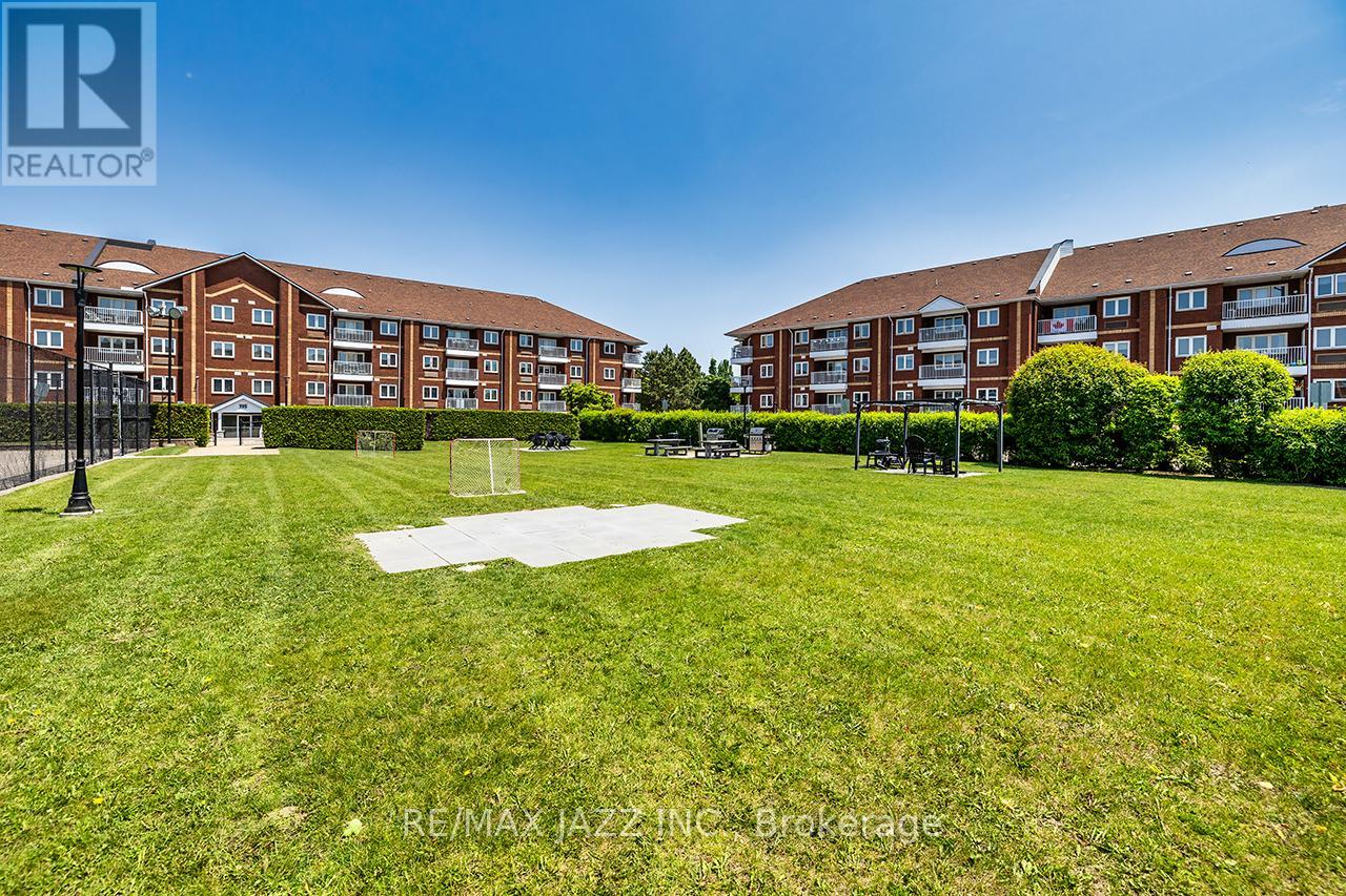 Photo 13 of 411 195 Lake Driveway W, Ajax ON