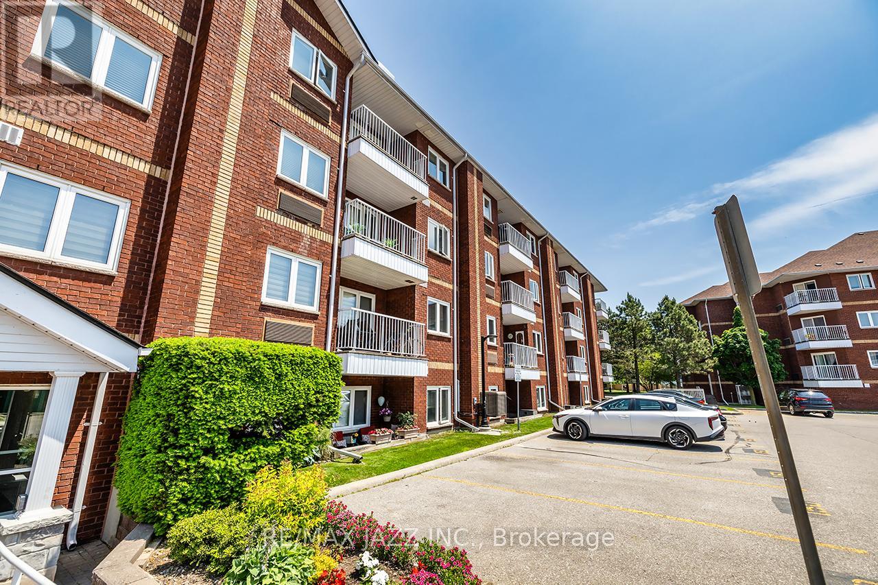 Photo 10 of 411 195 Lake Driveway W, Ajax ON