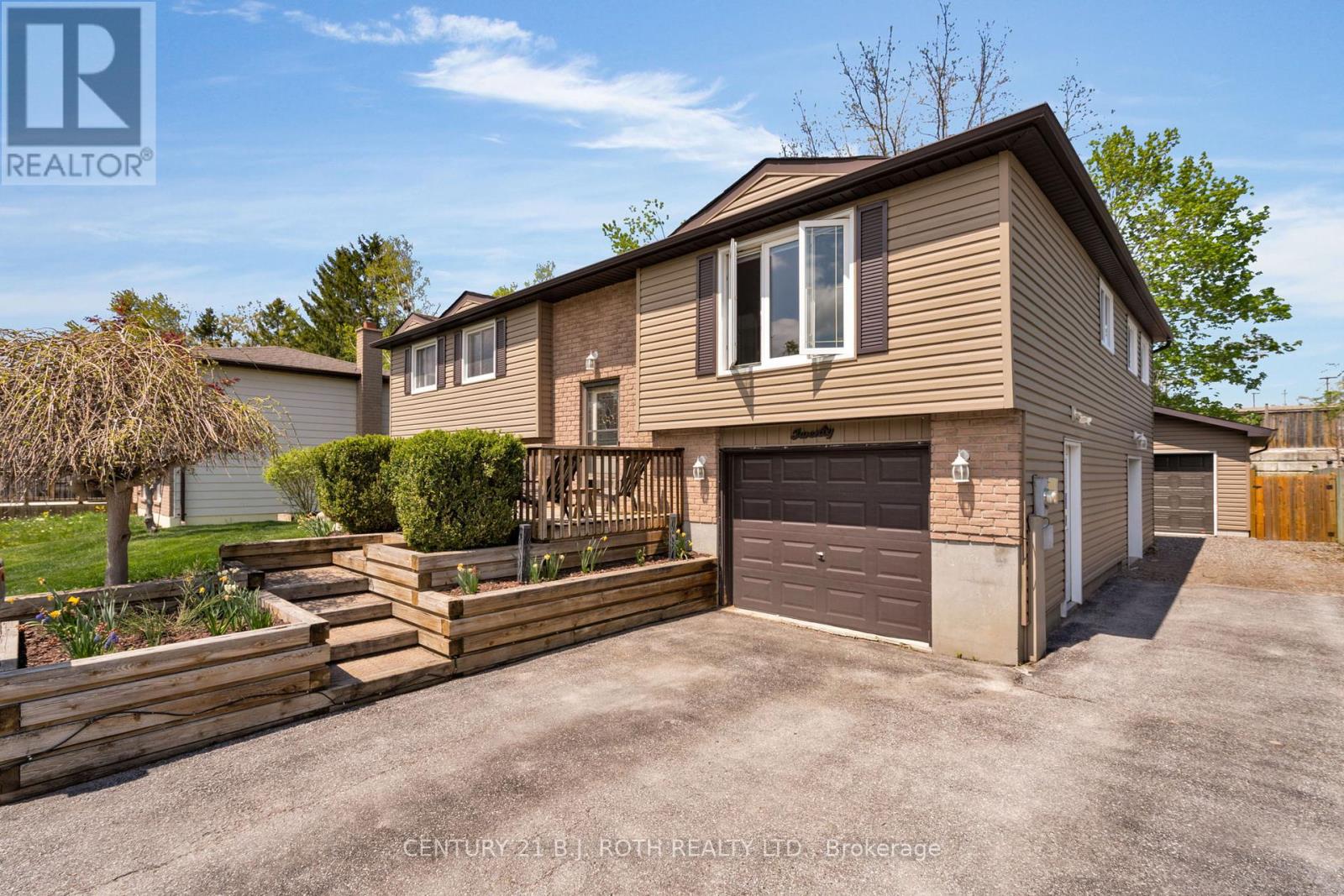 Photo 30 of 20 Chippawa Court, Barrie ON