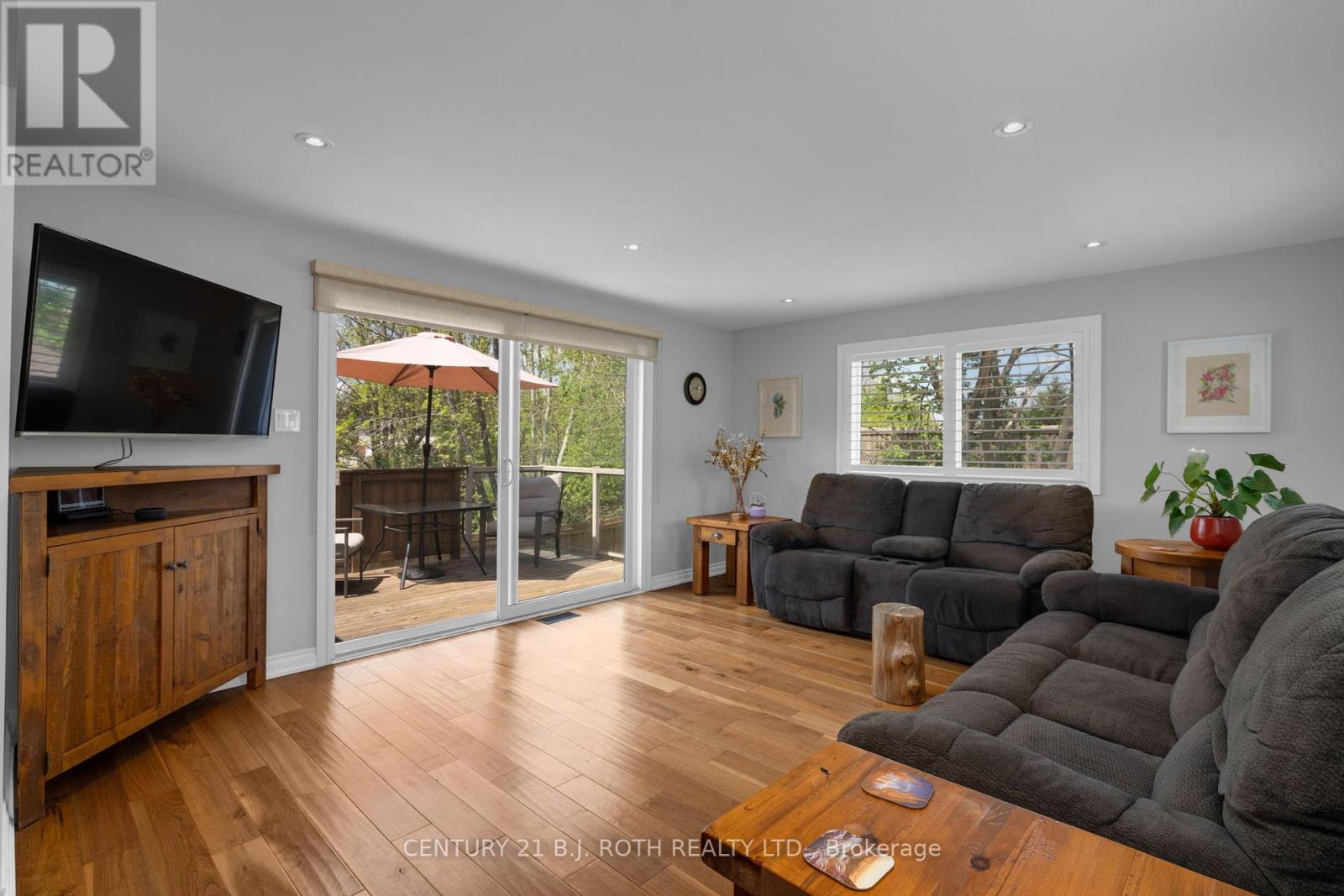 Photo 16 of 20 Chippawa Court, Barrie ON