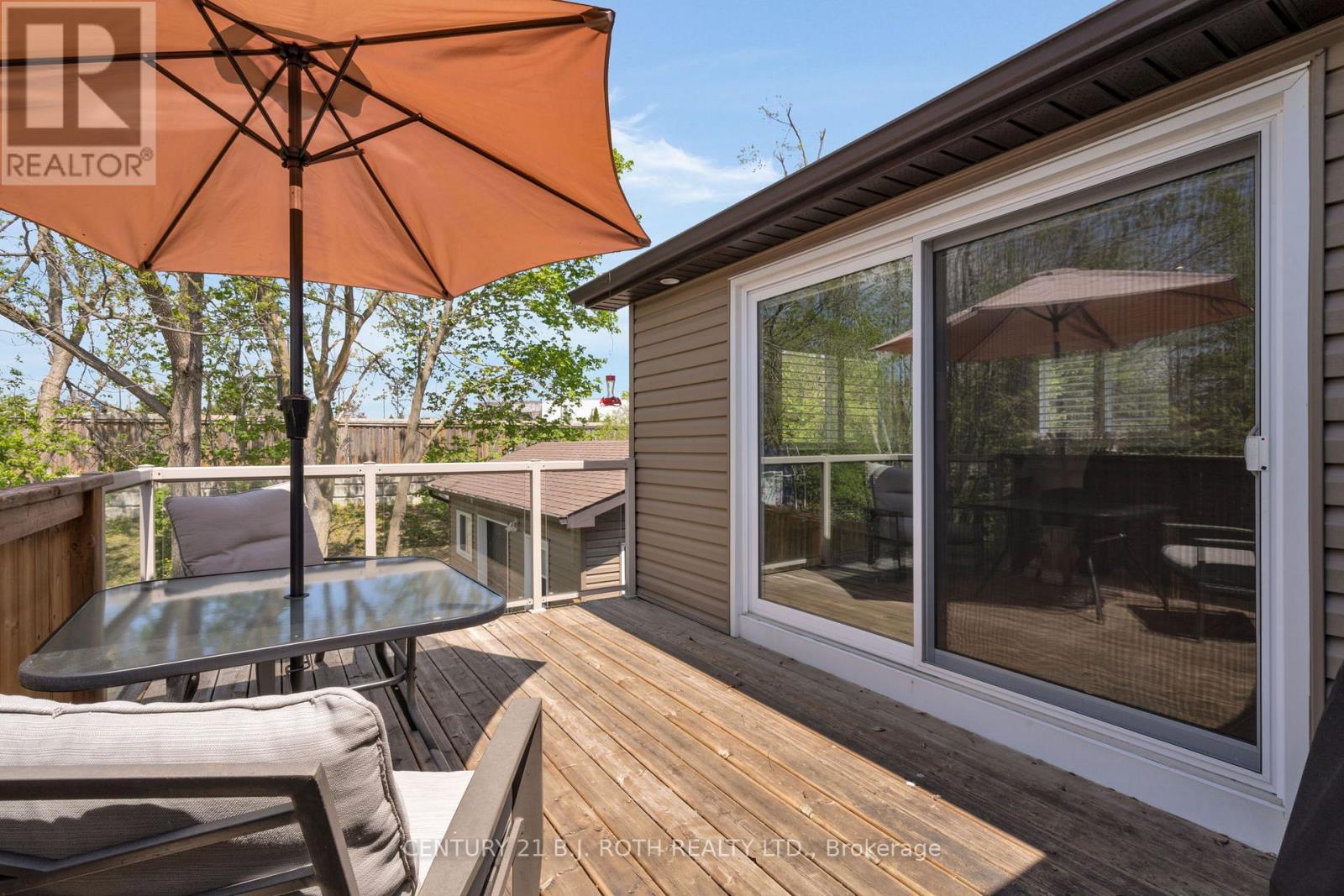 Photo 13 of 20 Chippawa Court, Barrie ON