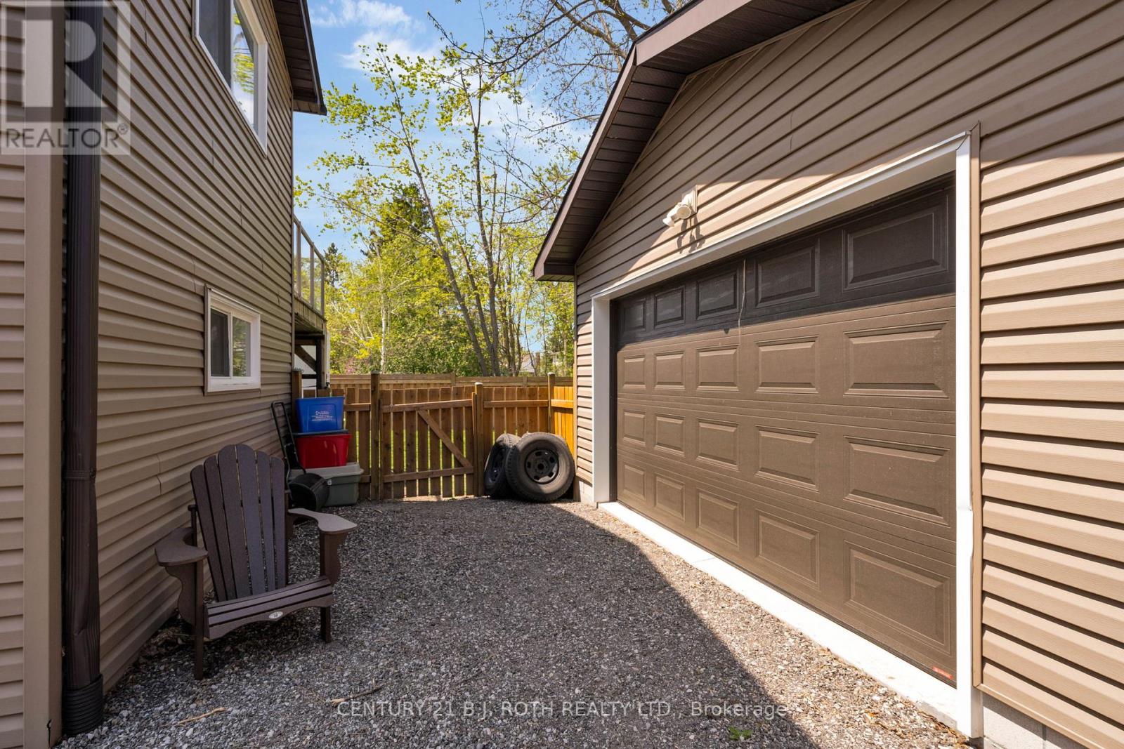 Photo 23 of 20 Chippawa Court, Barrie ON