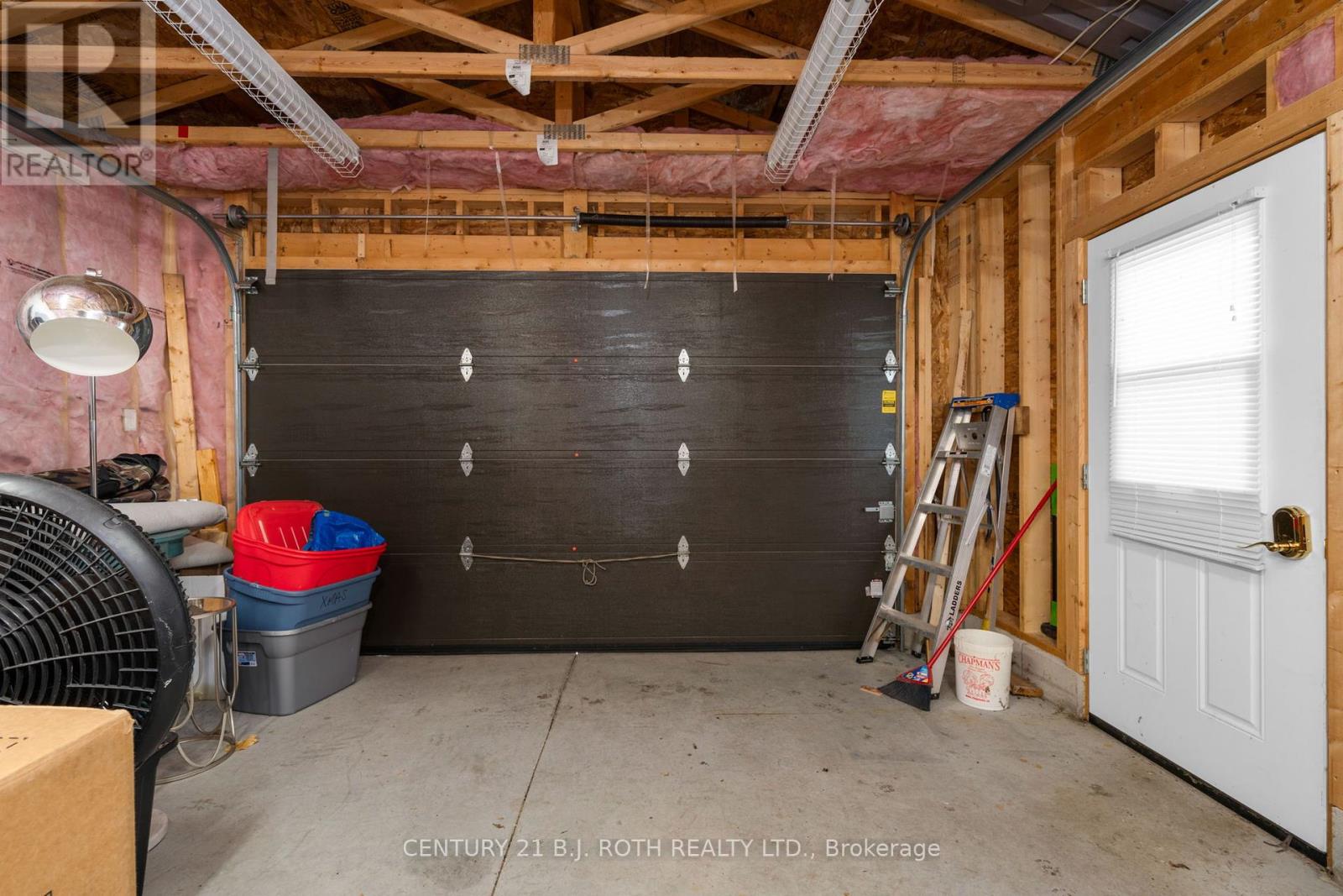 Photo 6 of 20 Chippawa Court, Barrie ON