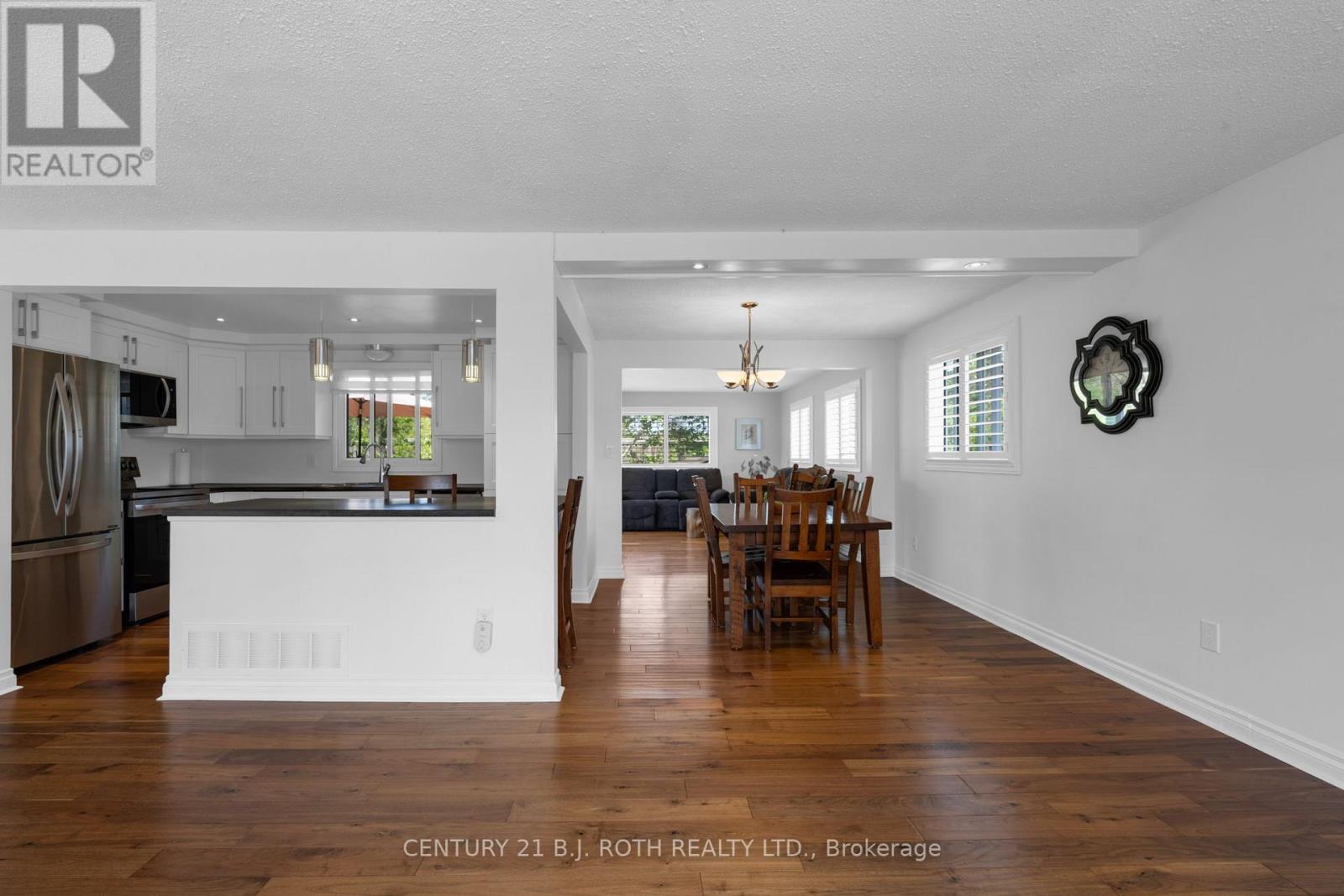Photo 21 of 20 Chippawa Court, Barrie ON
