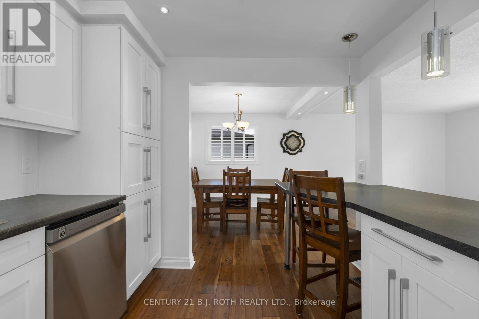 Photo 19 of 20 Chippawa Court, Barrie ON