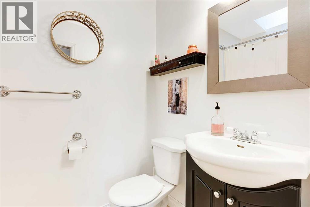 Photo 18 of 301 38 Street Sw, Calgary AB