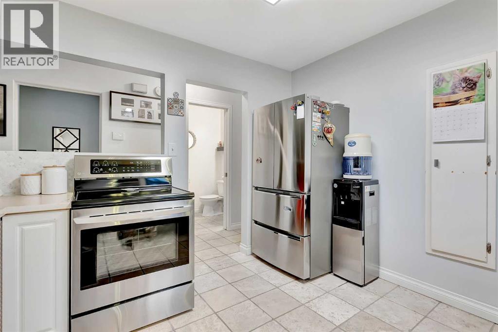 Photo 8 of 301 38 Street Sw, Calgary AB