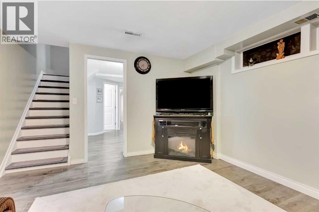Photo 23 of 301 38 Street Sw, Calgary AB