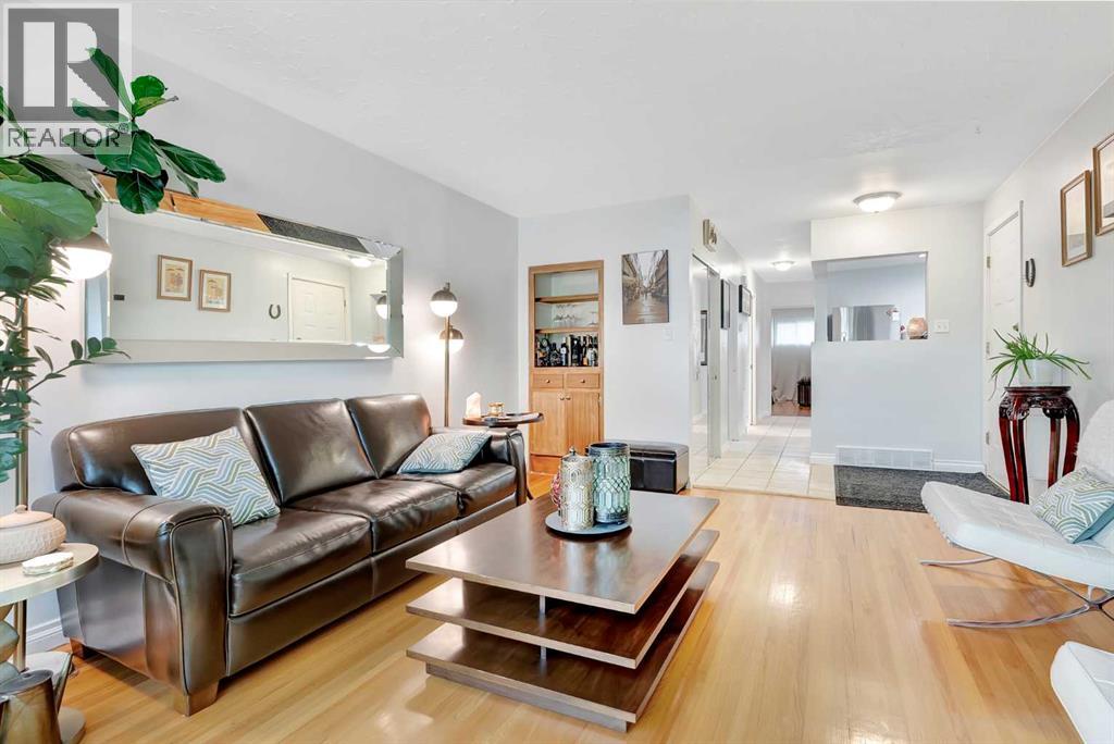 Photo 6 of 301 38 Street Sw, Calgary AB