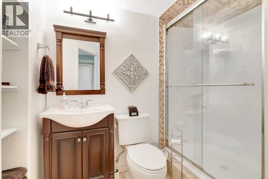 Photo 31 of 301 38 Street Sw, Calgary AB