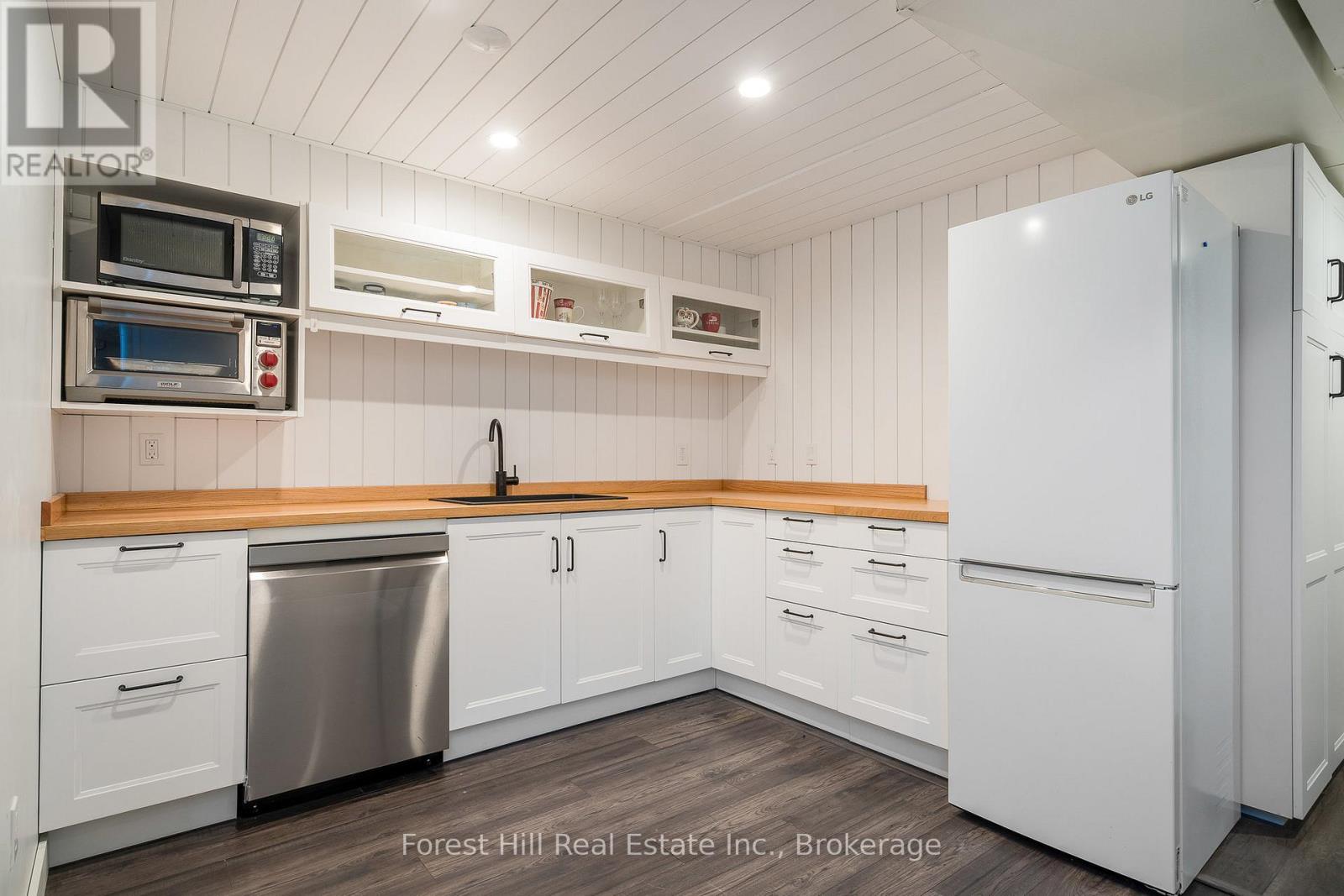 Photo 31 of 62 Silver Crescent, Collingwood ON