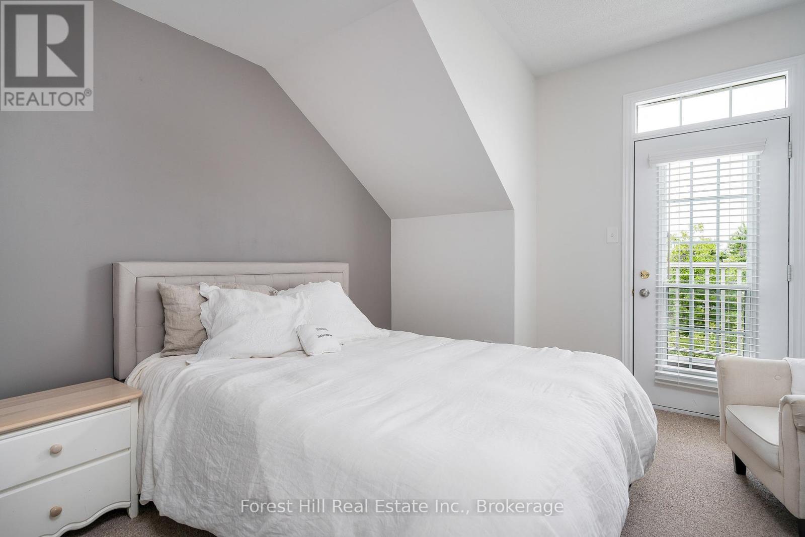 Photo 37 of 62 Silver Crescent, Collingwood ON