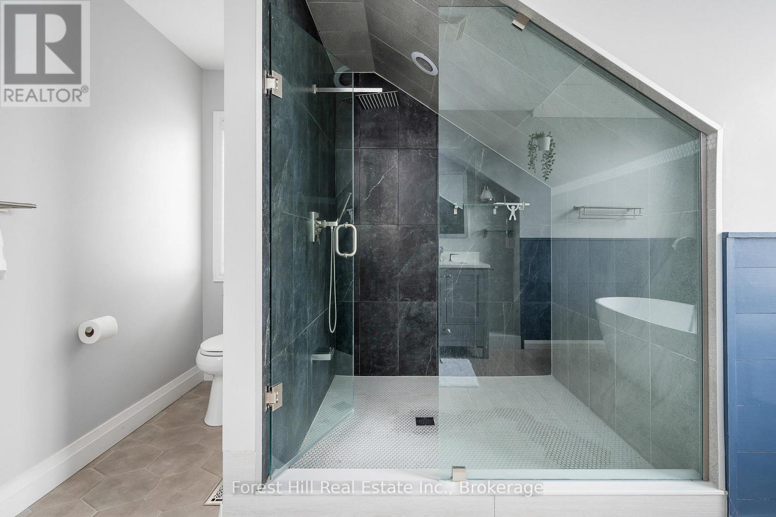 Photo 29 of 62 Silver Crescent, Collingwood ON